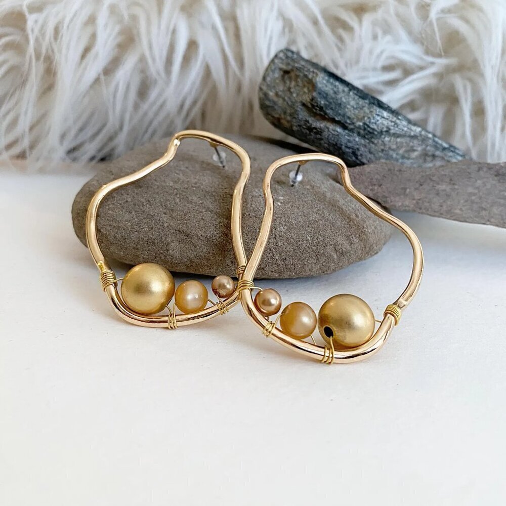 Faux Pearl wrapped Goldtone Stud Earrings, Wire Wrapped, Boho Bohemian Earring - Picture 3 of 9